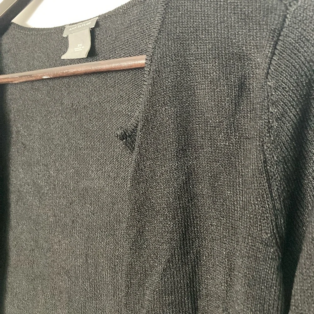 ANN TAYLOR sweater. - Picture 3 of 6